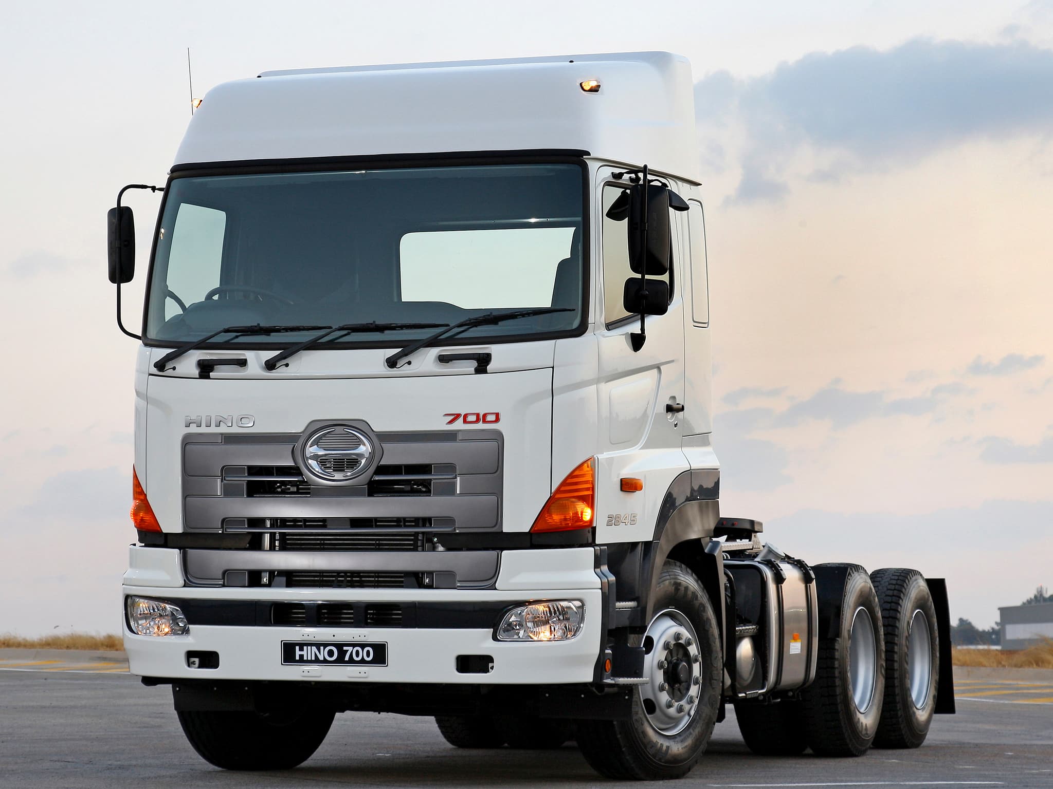 OEM parts vs. Aftermarket parts: Which excavator part is more suitable for your budget?